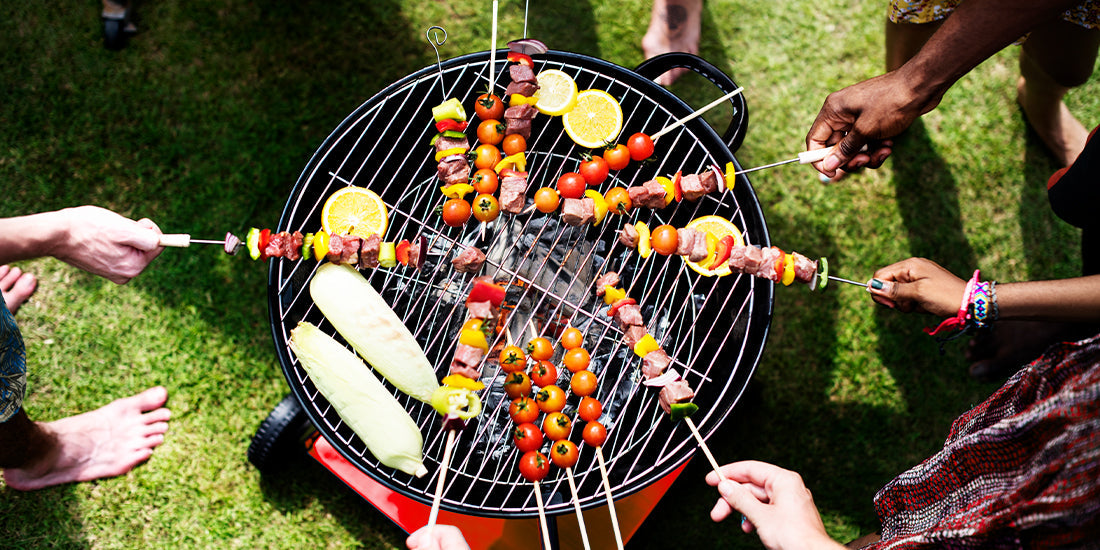 People is enjoying their summer barbecue.
